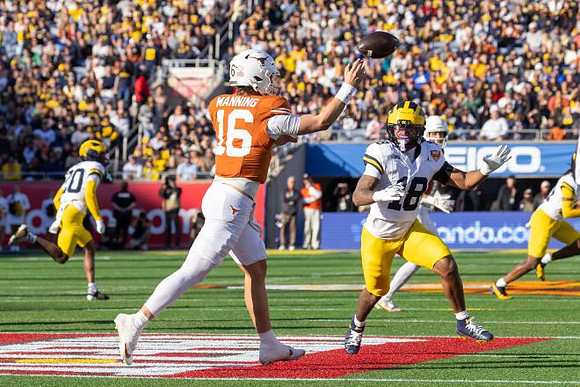 Jyaire Hill (20) and Troy Bowles (18)
