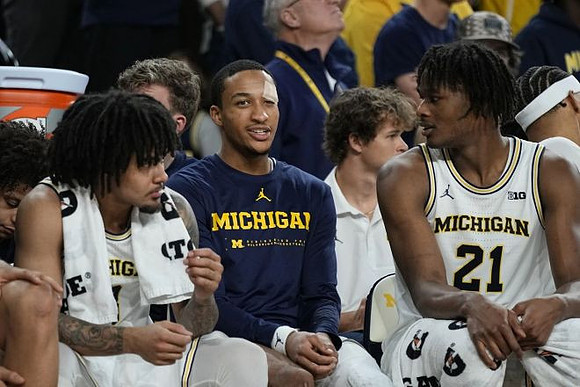 Elliot Cadeau (3), Nimari Burnett (4), and Morez Johnson Jr. (21)