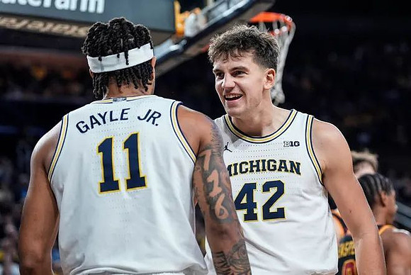 Roddy Gayle Jr. (11) and Will Tschetter (42)