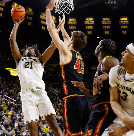 Morez Johnson Jr. (21) and Yaxel Lendeborg (23)