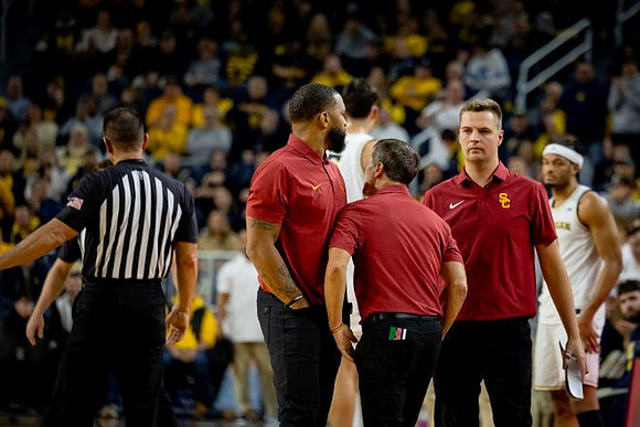 USC Head Coach Eric Musselman, Roddy Gayle Jr. (11), and Aday Mara (15)