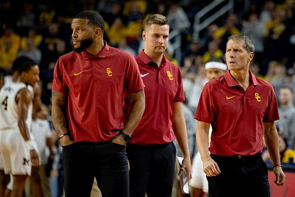 Nimari Burnett (4) and USC Head Coach Eric Musselman