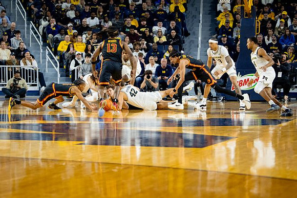 Will Tschetter (42), Yaxel Lendeborg (23), and Nimari Burnett (4)