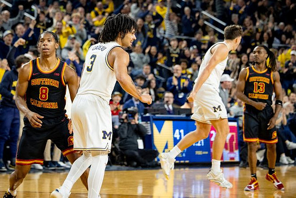 Elliot Cadeau (3) and Will Tschetter (42)