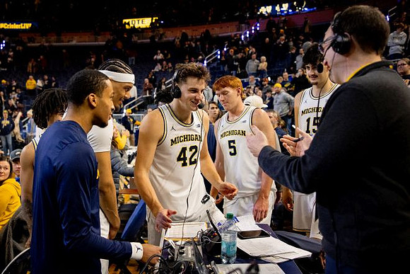 Elliot Cadeau (3), Yaxel Lendeborg (23), Nimari Burnett (4), Will Tschetter (42), Oscar Goodman (5), and Aday Mara (15)