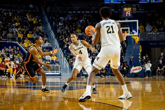 Nimari Burnett (4) and Morez Johnson Jr. (21)