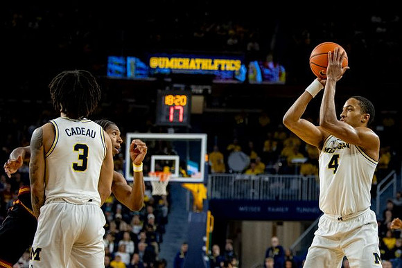 Elliot Cadeau (3) and Nimari Burnett (4)
