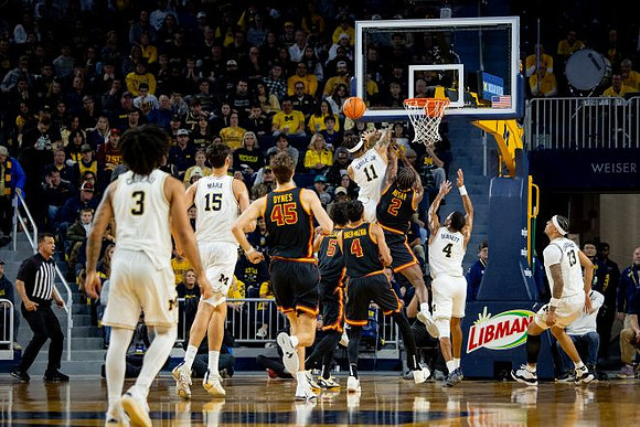Elliot Cadeau (3), Aday Mara (15), Roddy Gayle Jr. (11), Nimari Burnett (4), and Yaxel Lendeborg (23)