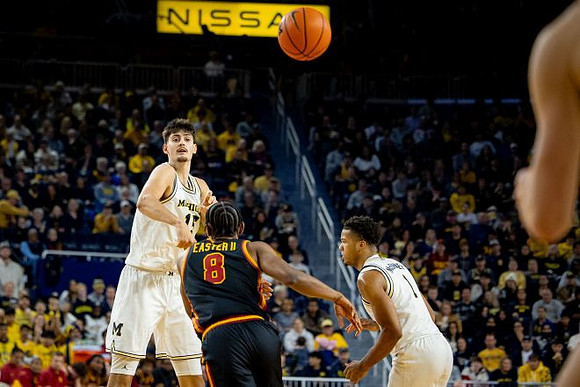 Aday Mara (15) and Trey McKenney (1)