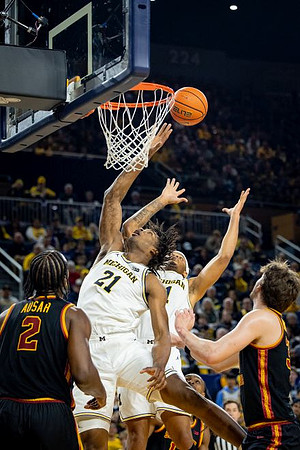 Morez Johnson Jr. (21) and Roddy Gayle Jr. (11)