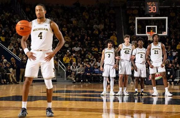 Nimari Burnett (4), Elliot Cadeau (3), Will Tschetter (42), L.J. Cason (2), and Morez Johnson Jr. (21)