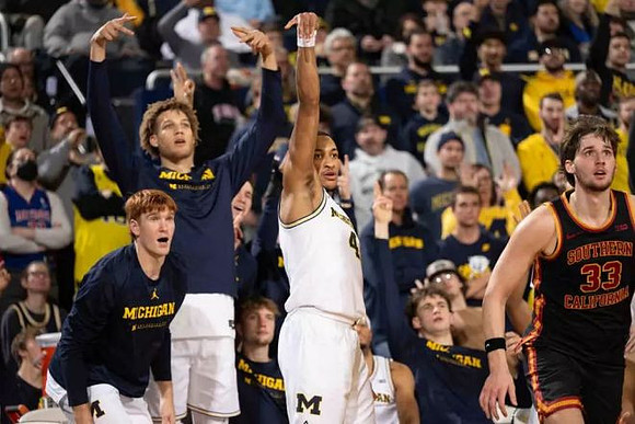 Oscar Goodman (5), Malick Kordel (32), and Nimari Burnett (4)