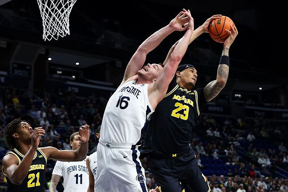 Morez Johnson Jr. (21) and Yaxel Lendeborg (23)