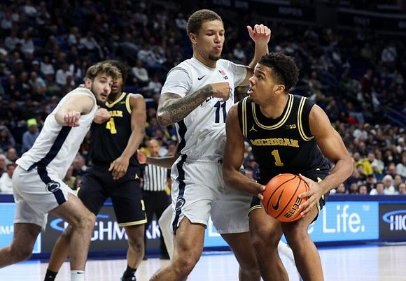 Nimari Burnett (4) and Trey McKenney (1)