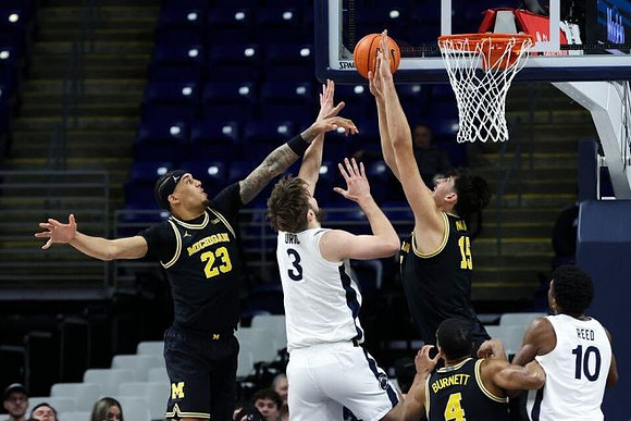 Yaxel Lendeborg (23), Aday Mara (15), and Nimari Burnett (4)