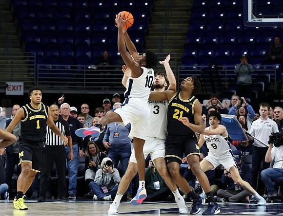 Trey McKenney (1) and Morez Johnson Jr. (21)