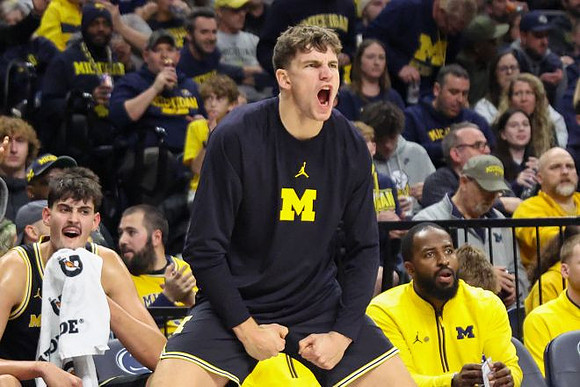 Aday Mara (15) and Will Tschetter (42)