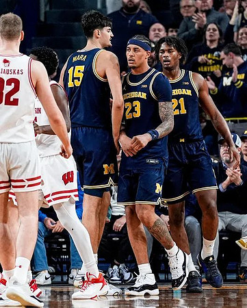 Aday Mara (15), Yaxel Lendeborg (23), and Morez Johnson Jr. (21)