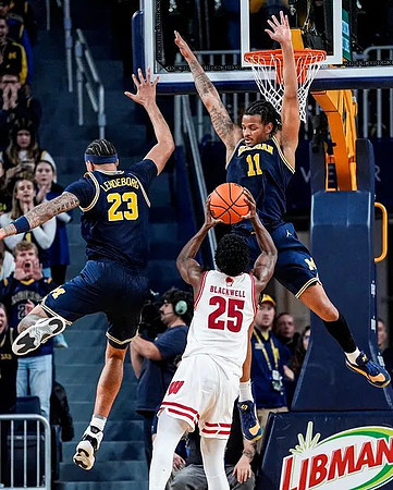 Yaxel Lendeborg (23) and Roddy Gayle Jr. (11)