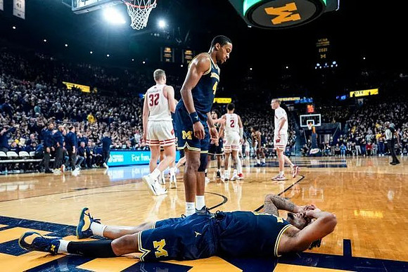 Nimari Burnett (4) and Roddy Gayle Jr. (11)