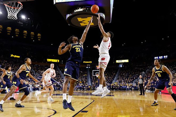 Elliot Cadeau (3), Nimari Burnett (4), Morez Johnson Jr. (21), and Roddy Gayle Jr. (11)