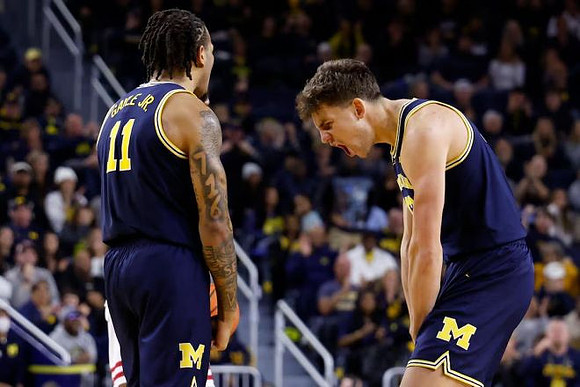 Roddy Gayle Jr. (11) and Will Tschetter (42)