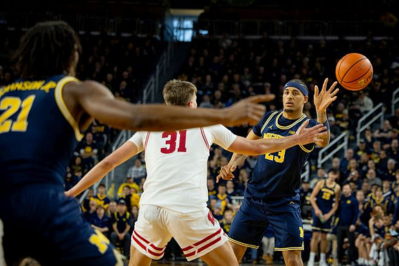Morez Johnson Jr. (21) and Yaxel Lendeborg (23)