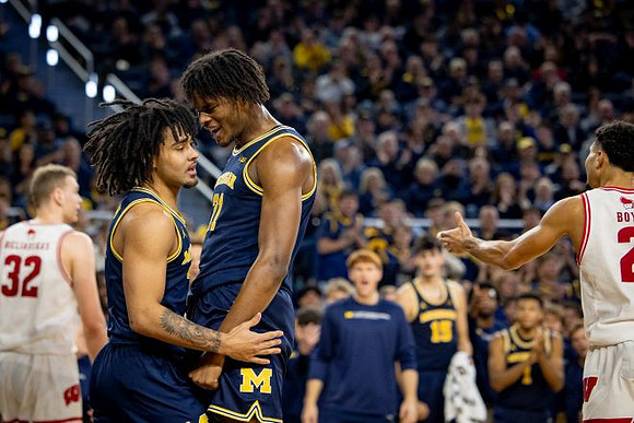 Elliot Cadeau (3) and Morez Johnson Jr. (21)