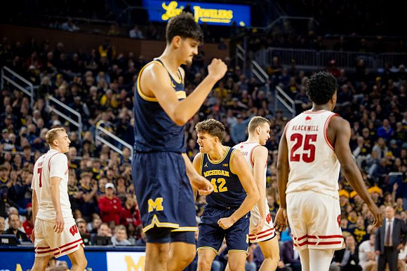 Aday Mara (15) and Will Tschetter (42)