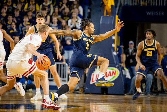Will Tschetter (42), Roddy Gayle Jr. (11), and Morez Johnson Jr. (21)