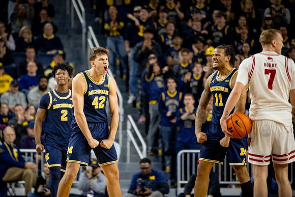 L.J. Cason (2), Will Tschetter (42), and Roddy Gayle Jr. (11)