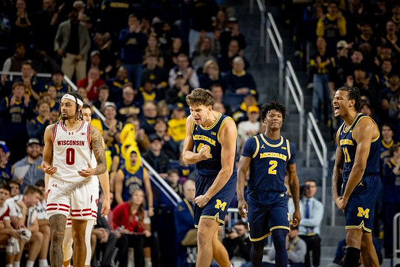Will Tschetter (42), L.J. Cason (2), and Roddy Gayle Jr. (11)