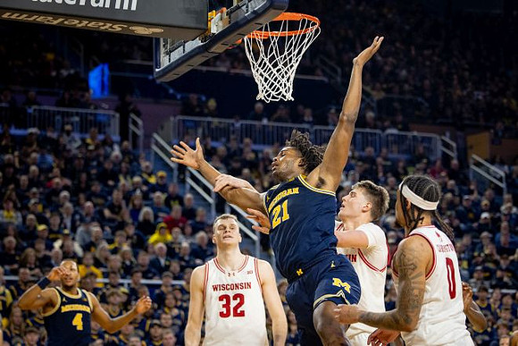 Nimari Burnett (4) and Morez Johnson Jr. (21)