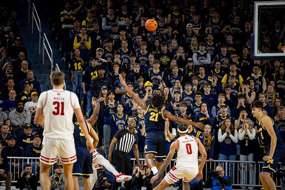 Elliot Cadeau (3), Morez Johnson Jr. (21), and Aday Mara (15)