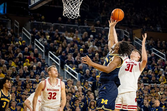 Elliot Cadeau (3) and Morez Johnson Jr. (21)
