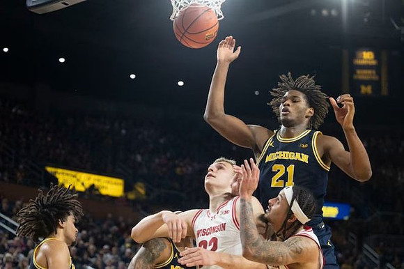 Elliot Cadeau (3) and Morez Johnson Jr. (21)