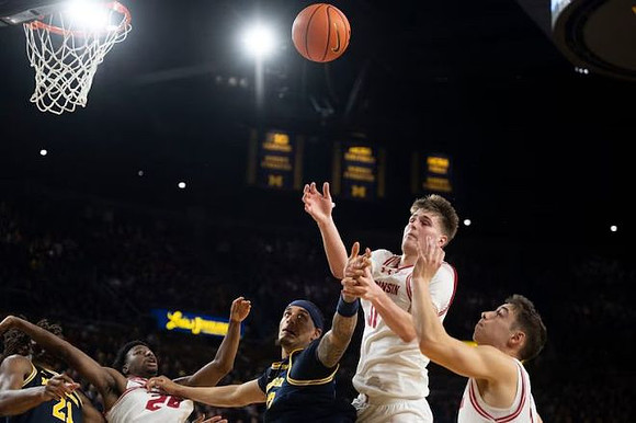 Morez Johnson Jr. (21) and Yaxel Lendeborg (23)