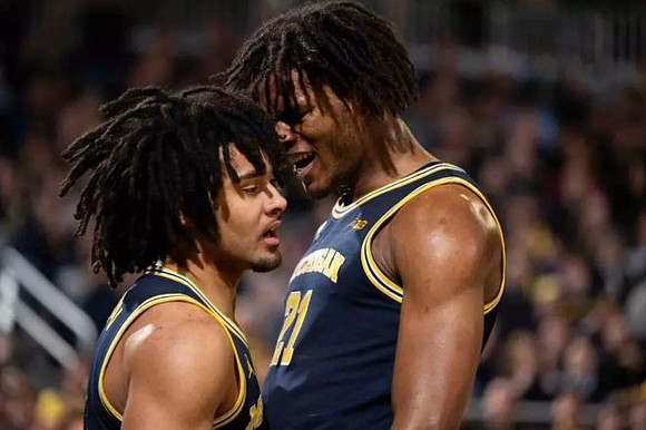 Elliot Cadeau (3) and Morez Johnson Jr. (21)