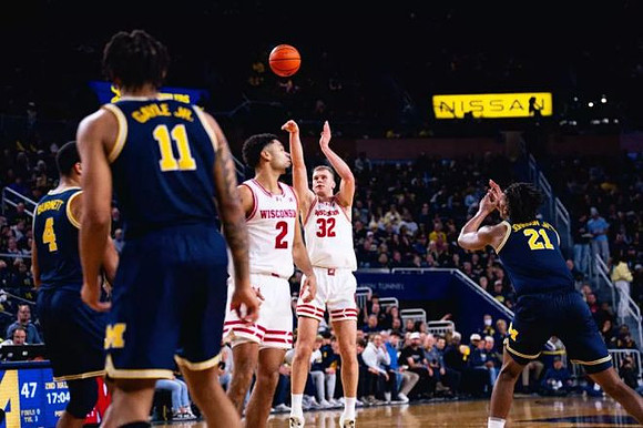 Nimari Burnett (4), Roddy Gayle Jr. (11), and Morez Johnson Jr. (21)
