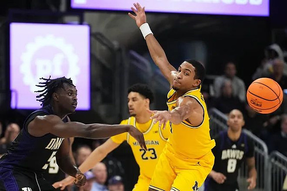 Yaxel Lendeborg (23) and Nimari Burnett (4)