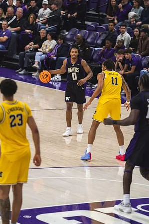 Yaxel Lendeborg (23) and Roddy Gayle Jr. (11)