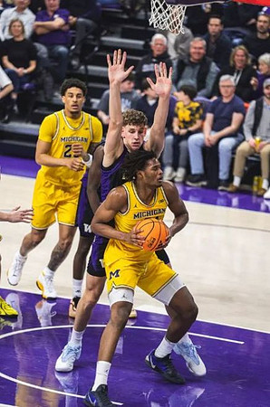 Yaxel Lendeborg (23) and Morez Johnson Jr. (21)