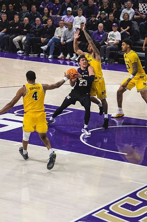 Nimari Burnett (4), Elliot Cadeau (3), and Yaxel Lendeborg (23)