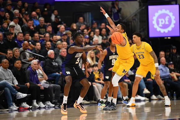 Nimari Burnett (4) and Yaxel Lendeborg (23)