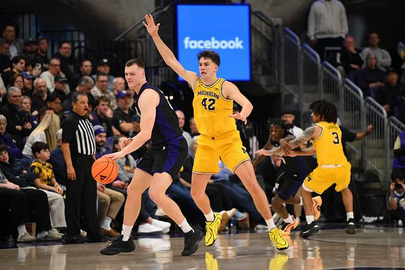 Will Tschetter (42) and Elliot Cadeau (3)