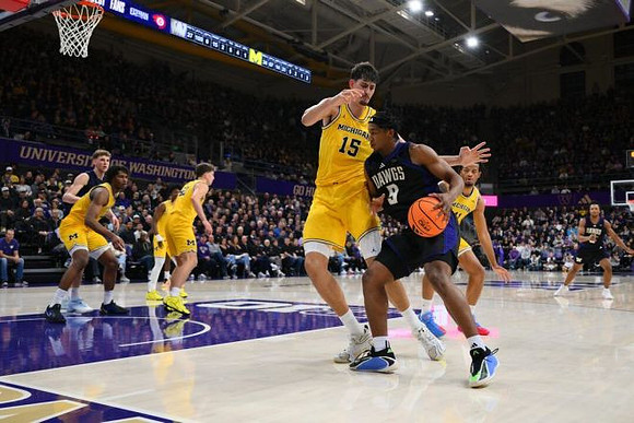 Morez Johnson Jr. (21), L.J. Cason (2), Will Tschetter (42), Aday Mara (15), and Roddy Gayle Jr. (11)