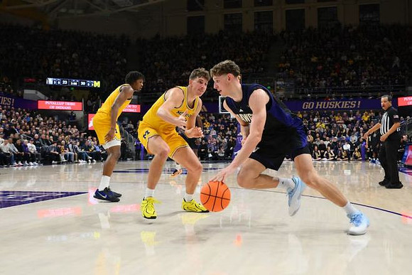 Morez Johnson Jr. (21) and Will Tschetter (42)