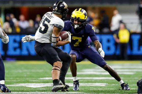Donovan Edwards (7)