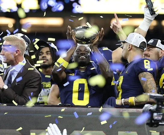 Mike Sainristil (0), Ronnie Bell (8), and Big Ten Championship Trophy