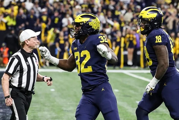 Jaylen Harrell (32) and Eyabi Anoma Okie (18)